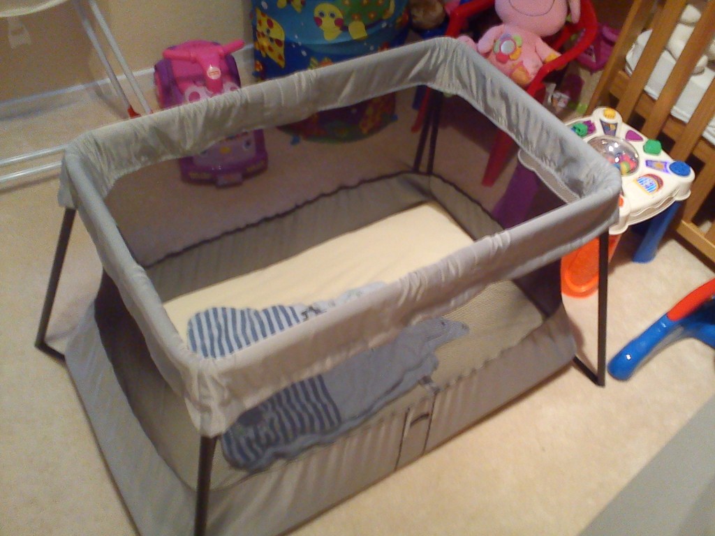 BABYBJÖRN Travel Cot Light Success Through Play™ Magazine